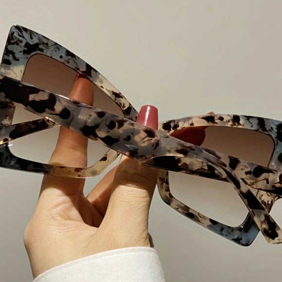 New Arrival Sunglasses “Not Like Us” - Picture 2 of 4